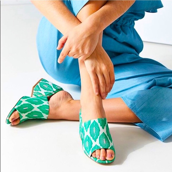 Urban Outfitters Shoes - UO Palm Leaf Embroidered Block Heel Mules 🌿